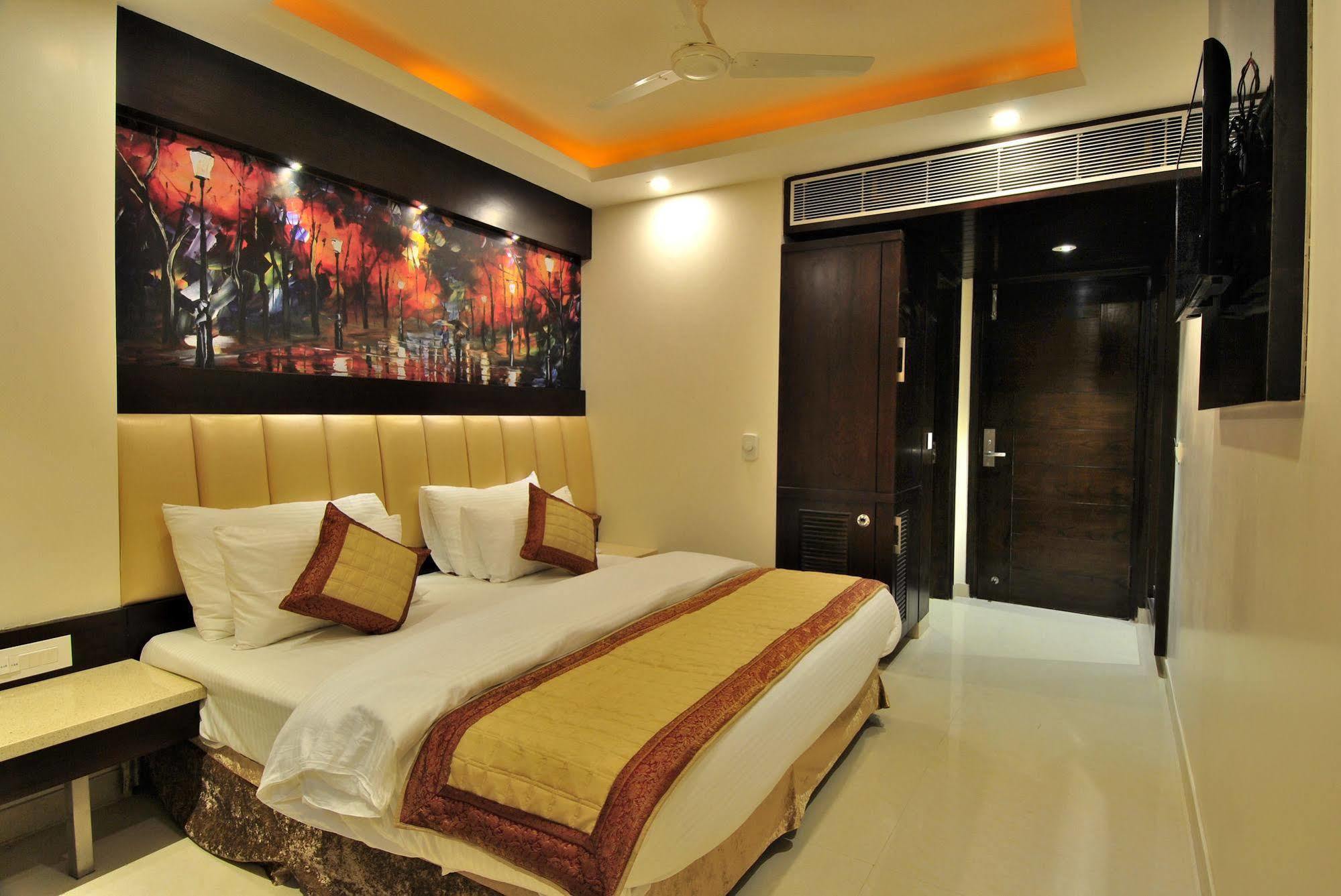 Sai Miracle - Luxury Living Hotel New Delhi Exterior photo